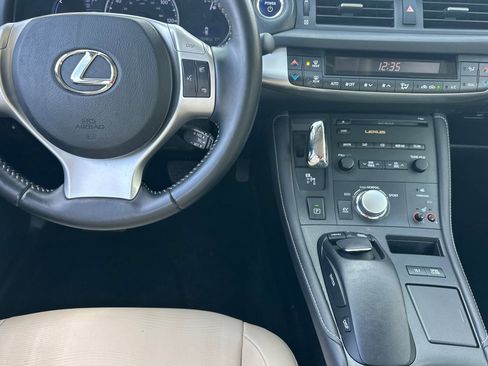 Used 2012 Lexus CT 200h FWD 4dr Hybrid image 29
