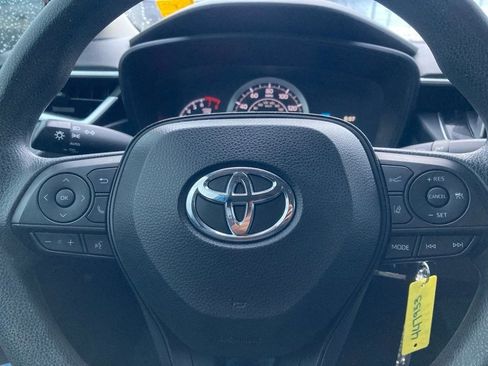 Used 2020 Toyota Corolla LE image 18