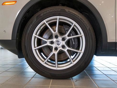 Certified 2026 Porsche Cayenne AWD/4WD image 11