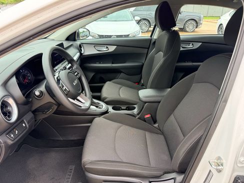 Used 2023 Kia Forte LXS w/ LXS Technology Package FWD image 10