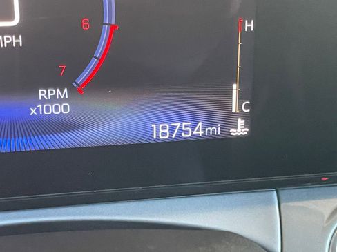 Used 2025 Chevrolet Trax LT image 38