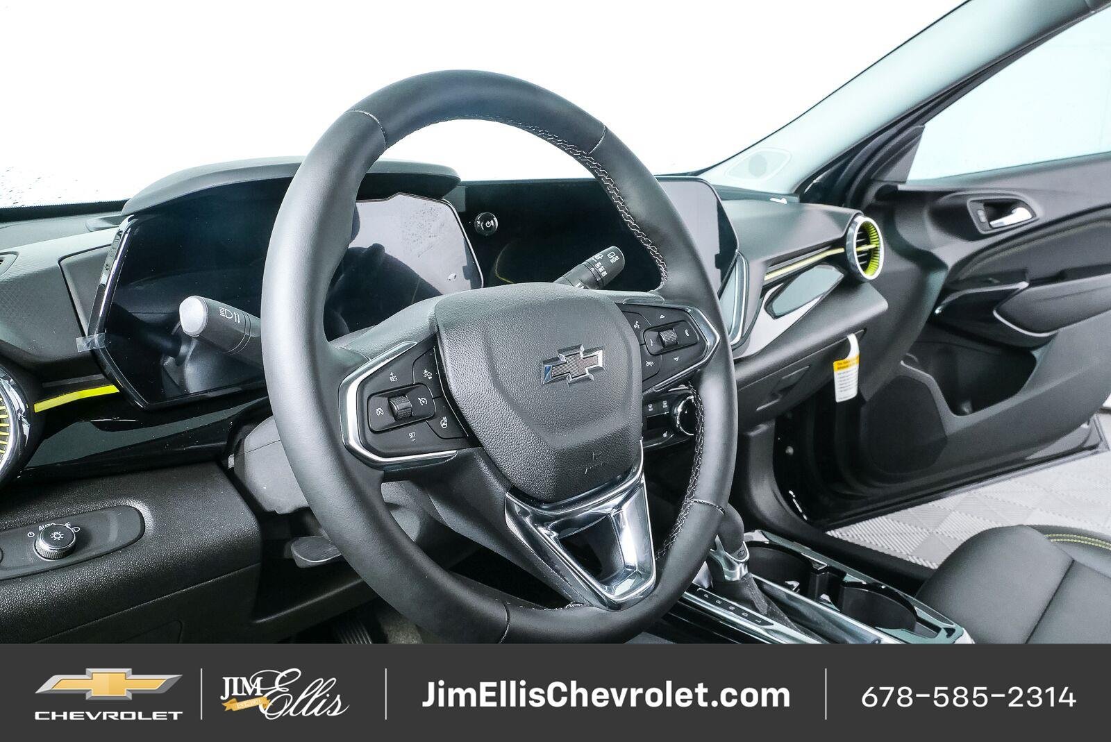 Used 2026 Chevrolet Trax ACTIV w/ Sunroof Package FWD image 4