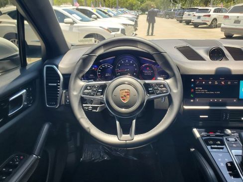 Used 2023 Porsche Cayenne AWD/4WD image 24