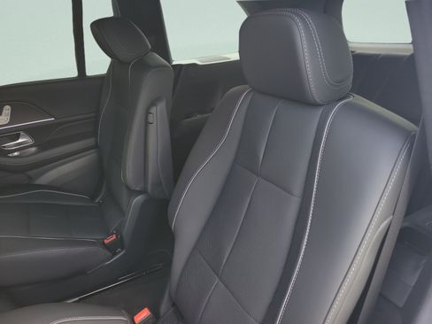 New 2026 Mercedes-Benz GLS 580 4MATIC image 9