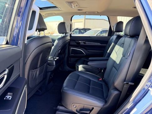 Used 2024 Kia Telluride EX w/ EX Captain's Chair Package image 31