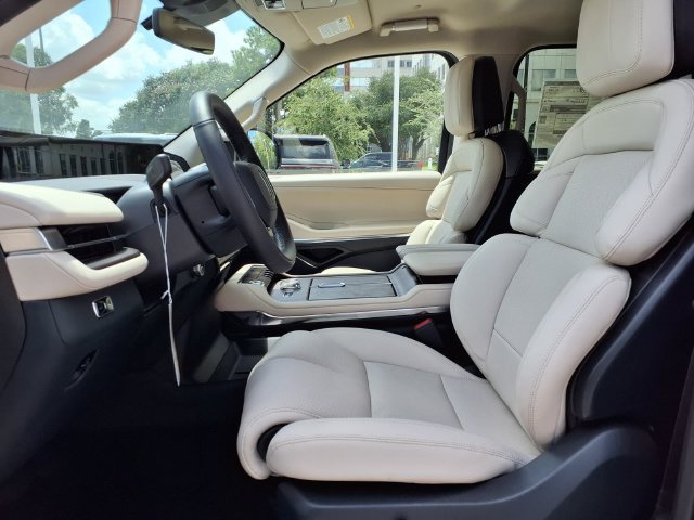 New 2027 Lincoln Navigator Premiere RWD image 7