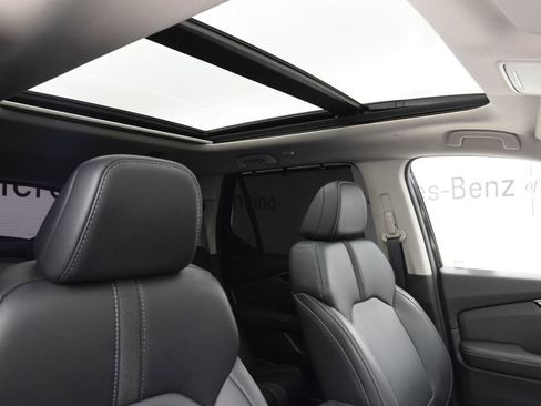 Used 2024 Honda Pilot Touring image 18