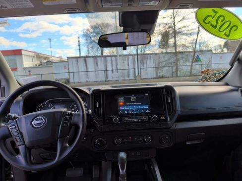 Used 2025 Nissan Frontier S image 11