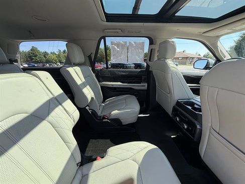 Used 2018 Ford Expedition Platinum AWD/4WD image 18