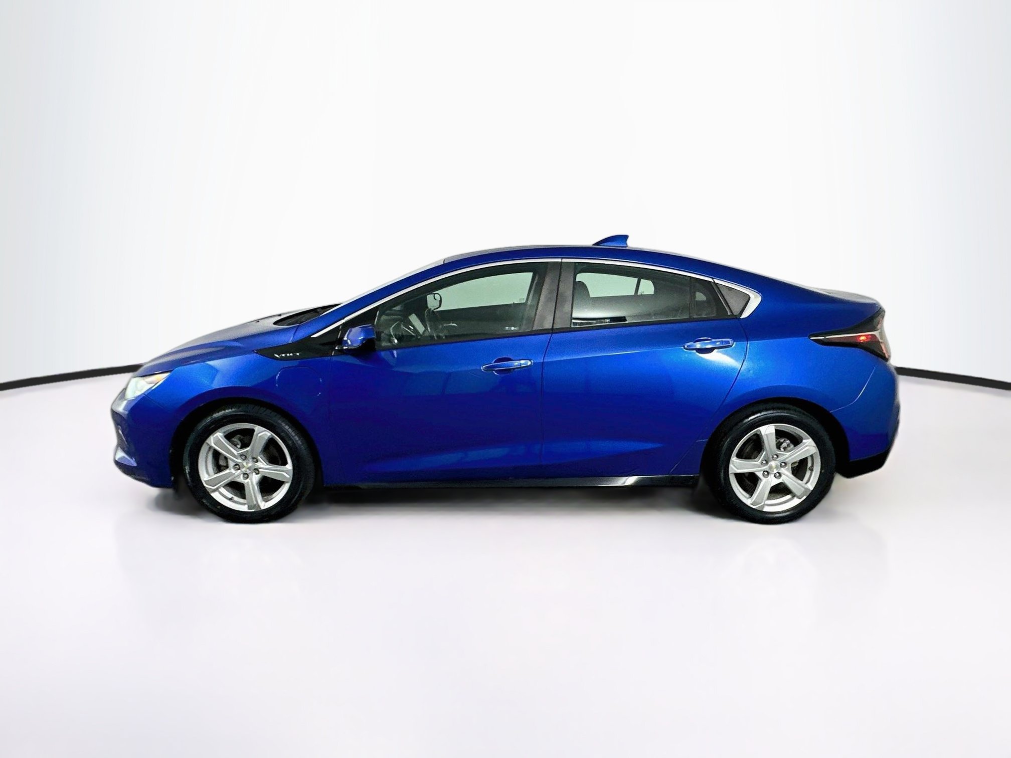 Used 2017 Chevrolet Volt LT w/ Comfort Package FWD image 4