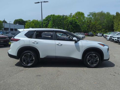 Used 2024 Nissan Rogue SV FWD image 7