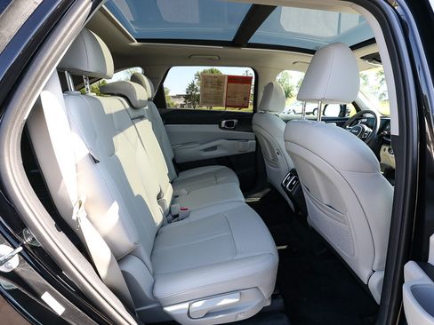 Certified 2025 Kia Sorento S w/ Panoramic Sunroof Package FWD image 24