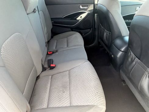 Used 2017 Hyundai Santa Fe SE image 13