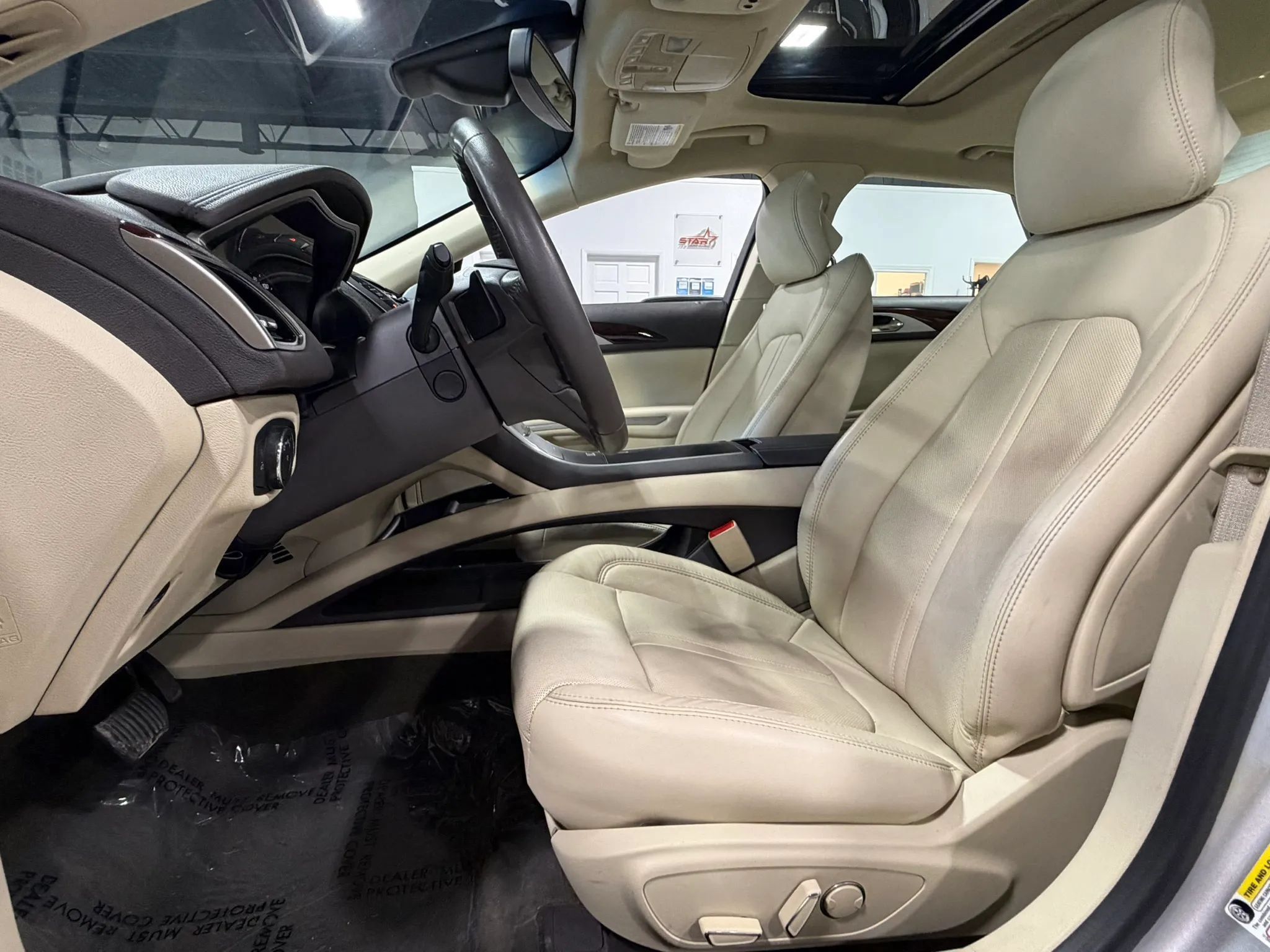 Used 2013 Lincoln MKZ FWD image 8