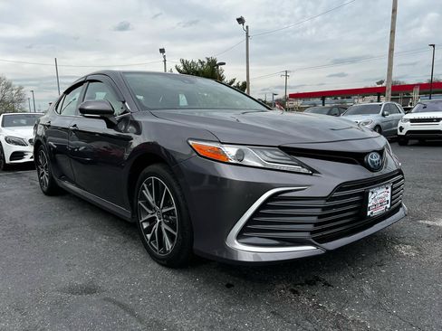 Used 2023 Toyota Camry XLE FWD image 3
