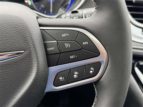 New 2026 Chrysler Pacifica Select image 26