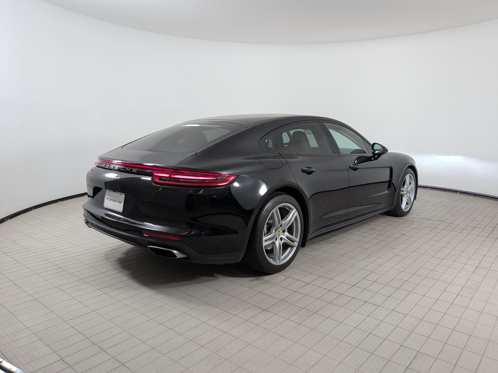 Used 2019 Porsche Panamera 4 AWD/4WD image 9