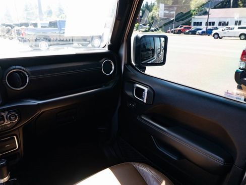 Used 2020 Jeep Gladiator Overland image 11