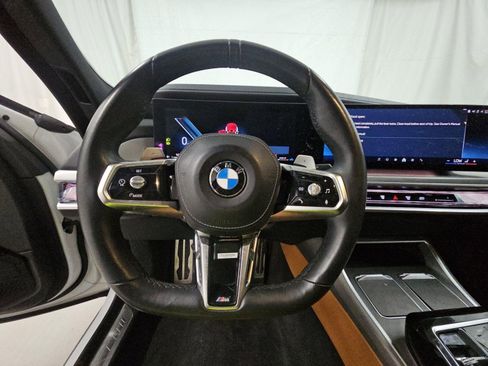 Used 2023 BMW 740i image 10