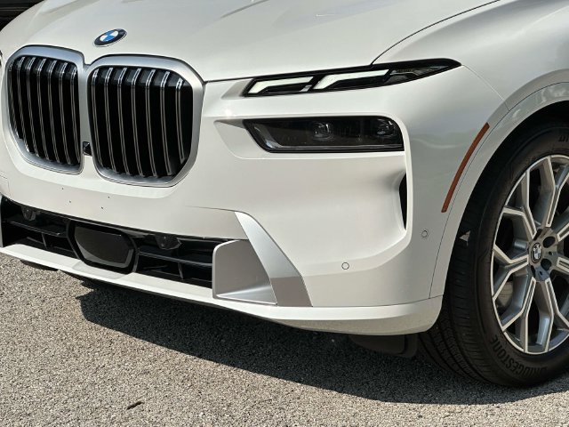 Certified 2025 BMW X7 xDrive40i w/ Premium Package AWD/4WD image 12
