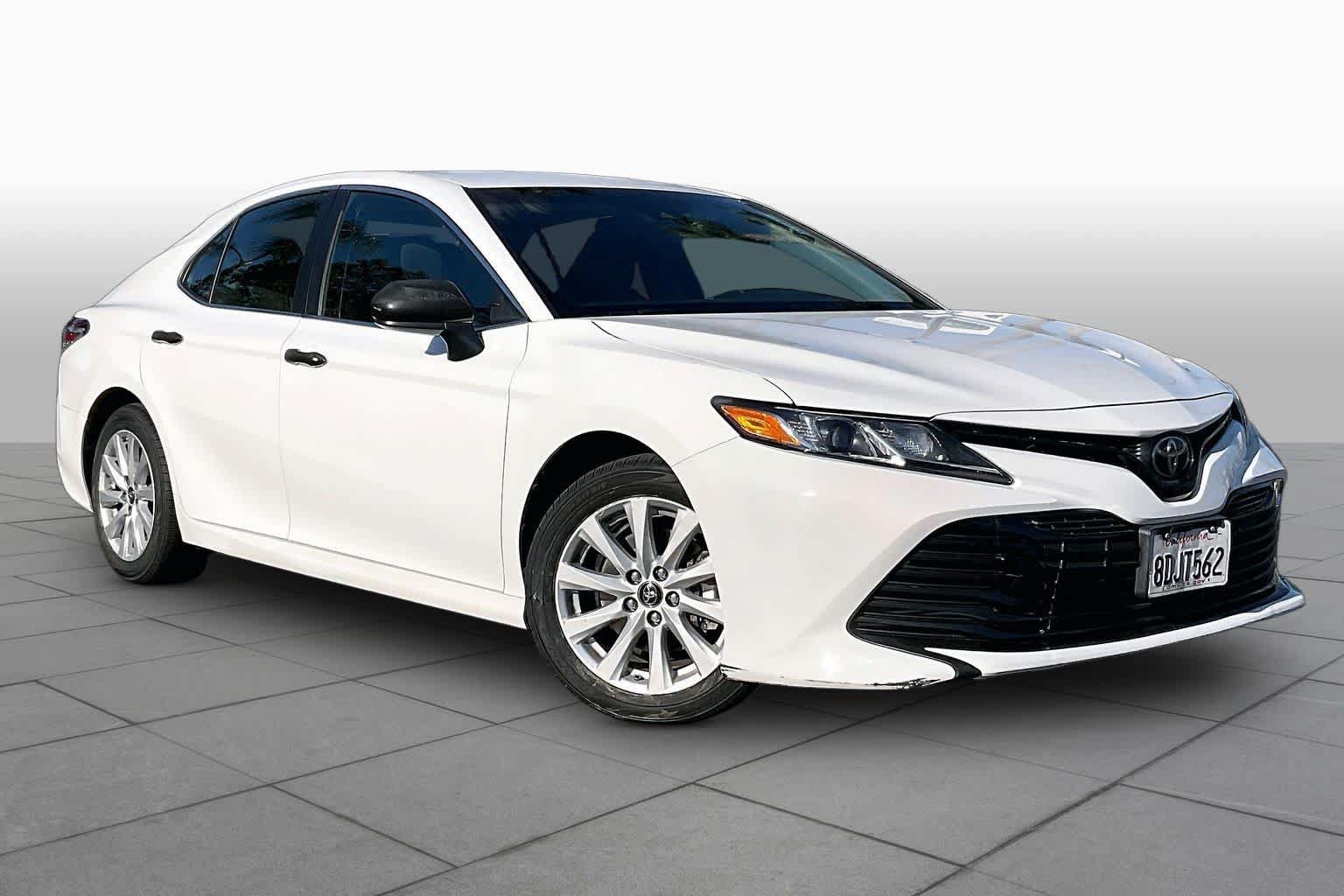 Used 2018 Toyota Camry LE FWD image 2