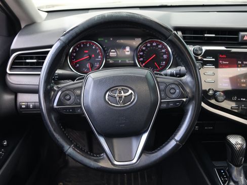 Used 2019 Toyota Camry XSE FWD image 16