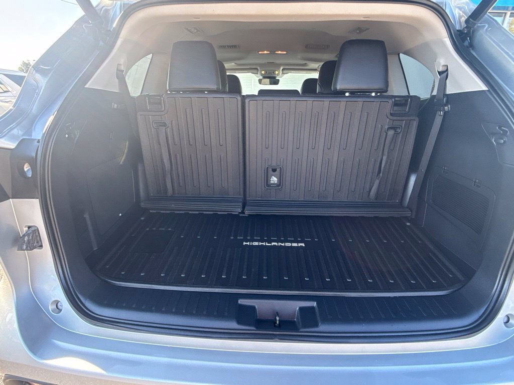 Used 2022 Toyota Highlander Limited AWD/4WD image 9