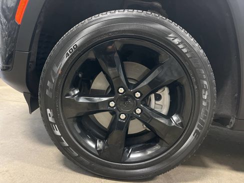 Used 2023 Jeep Grand Cherokee L Laredo image 17