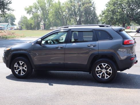 Used 2016 Jeep Cherokee Trailhawk w/ Cold Weather Group AWD/4WD image 8
