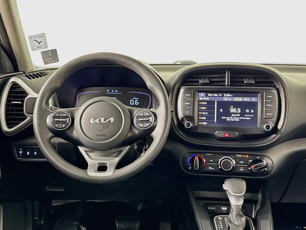 Used 2023 Kia Soul LX w/ LX Technology Package FWD image 13