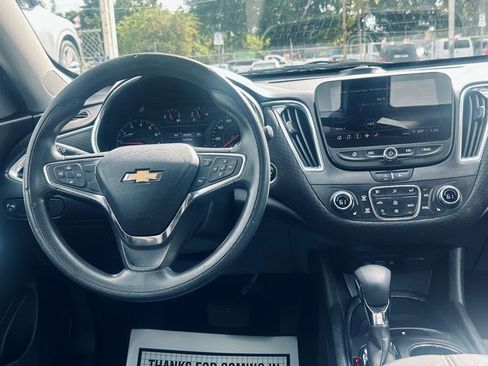 Used 2021 Chevrolet Malibu LT FWD image 16