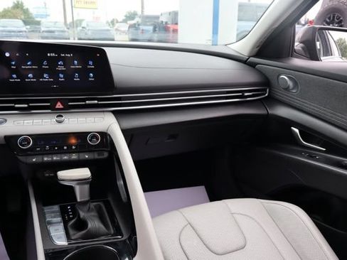 Used 2024 Hyundai Elantra Limited FWD image 31