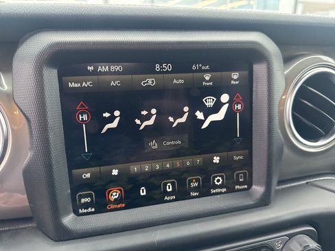 Used 2022 Jeep Wrangler Unlimited Sahara w/ Cold Weather Group image 15