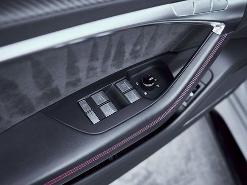 Used 2021 Audi RS 6 w/ Executive Package image 36