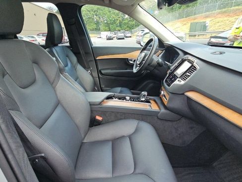 Used 2024 Volvo XC90 B5 Plus AWD/4WD image 6