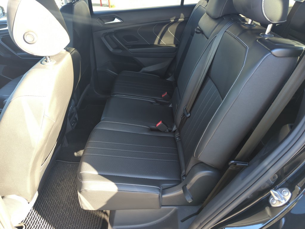 Used 2023 Volkswagen Tiguan SE w/ Panoramic Sunroof Package FWD image 27