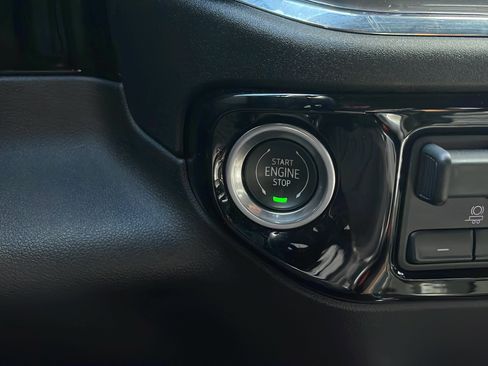 Used 2023 Chevrolet Silverado 1500 High Country w/ Technology Package AWD/4WD image 19