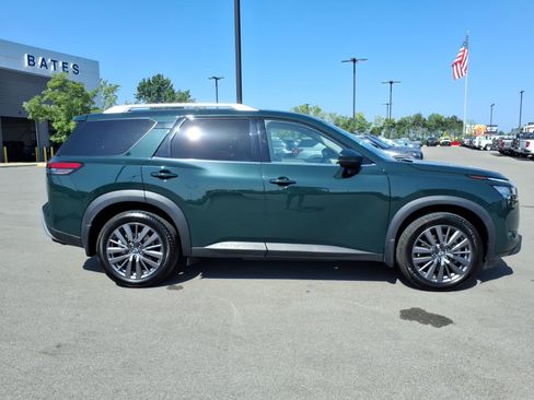 Used 2023 Nissan Pathfinder SL w/ SL Premium Package AWD/4WD image 2