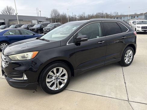 Used 2020 Ford Edge Titanium image 2