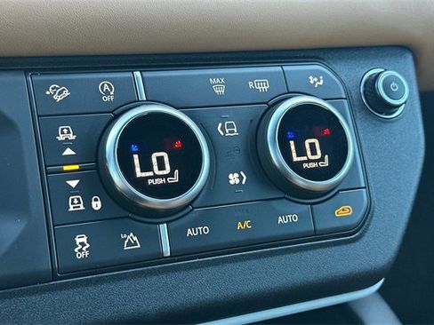 Certified 2023 Land Rover Defender 130 X-Dynamic SE image 21