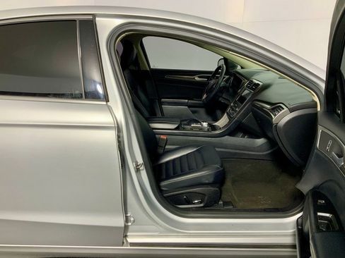 Used 2019 Ford Fusion SEL FWD image 39