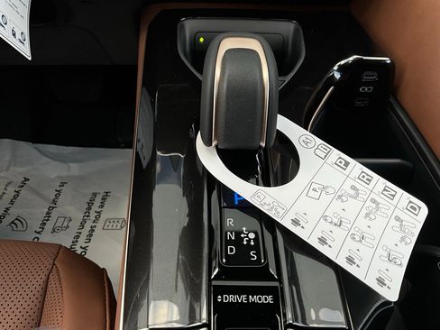 New 2025 Toyota Crown Signia image 26