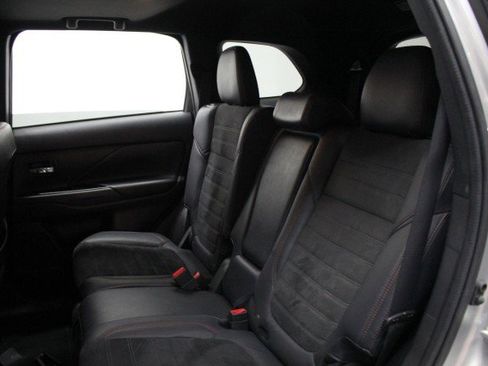 Used 2020 Mitsubishi Outlander LE image 29