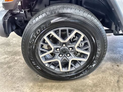 Used 2026 Jeep Wrangler Unlimited Sahara AWD/4WD image 31