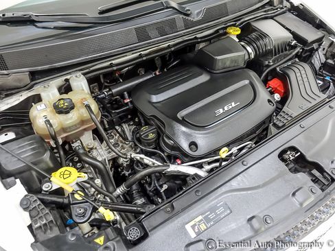 Used 2018 Chrysler Pacifica Limited image 35