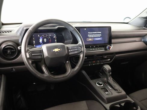 Used 2023 Chevrolet Colorado W/T image 2