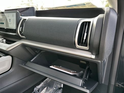 New 2026 Ford Expedition Active image 37