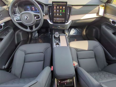 New 2026 Volvo XC90 B6 Plus w/ Protection Package AWD/4WD image 17