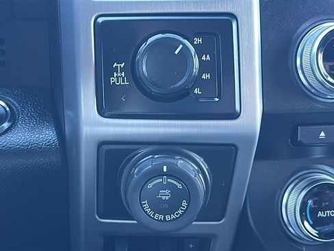 Used 2018 Ford F150 Platinum w/ Equipment Group 701A Luxury image 35