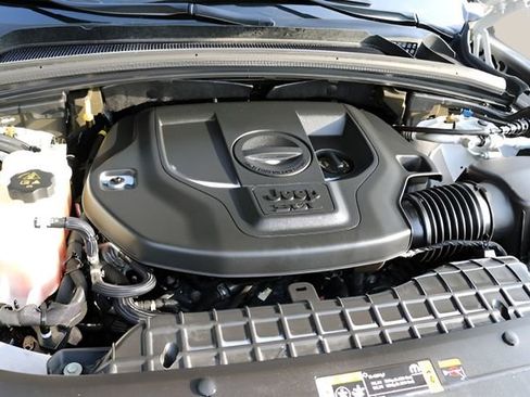 Used 2023 Jeep Grand Cherokee Overland image 9